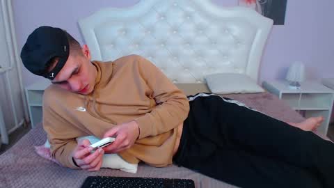 Snapshot of frank_mooree chatting on February 12, 2025, 8:06 am Frank online show from February 12, 2025, 8:06 am