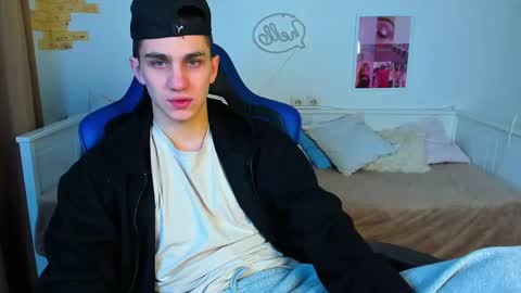 Snapshot of frank_mooree chatting on February 15, 2025, 5:09 am Frank online show from February 15, 2025, 5:09 am
