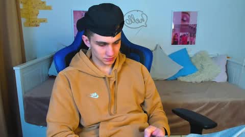 Snapshot of frank_mooree chatting on February 17, 2025, 6:53 am Frank online show from February 17, 2025, 6:53 am