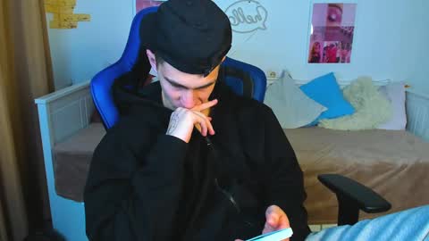 Snapshot of frank_mooree chatting on February 18, 2025, 9:54 am Frank online show from February 18, 2025, 9:54 am