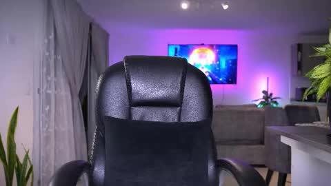 Frank Farrell. Hey remember to give me a thumbs up Ty online show from February 18, 2026, 1:12 am