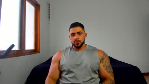 Snapshot of frankfoxx chatting on January 28, 2025, 10:12 pm Frank Fox online show from January 28, 2025, 10:12 pm