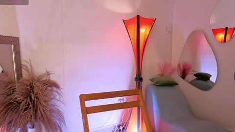 Fransheska online show from May 4, 2026, 12:01 pm