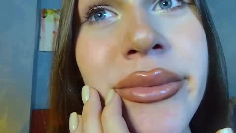 Snapshot of franzeva chatting on March 20, 2026, 8:52 am I am franzeva online show from March 20, 2026, 8:52 am