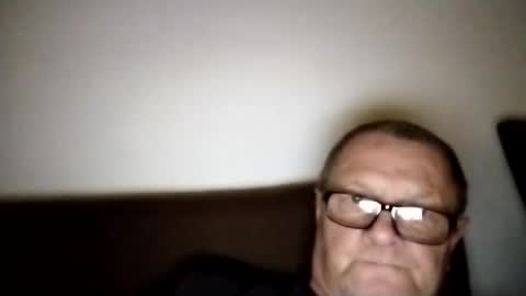 Wolfi online show from October 26, 2025, 2:12 pm