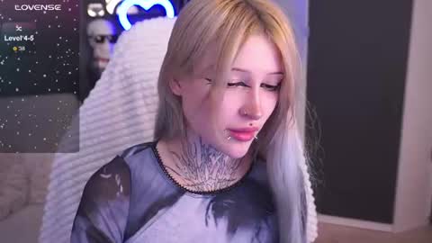 Snapshot of fraulein_mooon chatting on June 11, 2026, 9:24 pm Asya UwU online show from June 11, 2026, 9:24 pm
