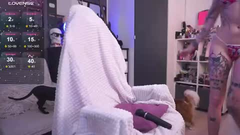 Snapshot of fraulein_mooon chatting on June 13, 2026, 9:57 pm Asya UwU online show from June 13, 2026, 9:57 pm