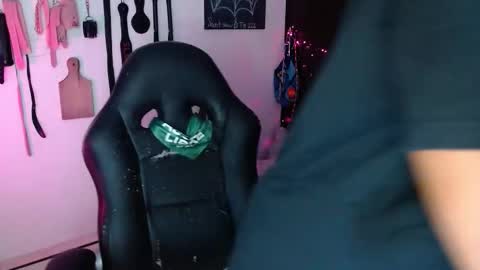 Snapshot of freaky_lia chatting on October 20, 2025, 11:16 pm Lia Gomez online show from October 20, 2025, 11:16 pm