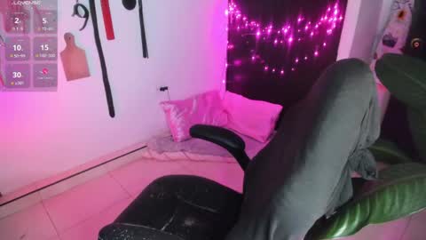 Lia Gomez online show from April 27, 2026, 11:36 pm
