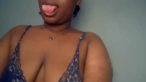 Snapshot of freaky_slut5 chatting on February 19, 2026, 5:25 am freaky slut5 online show from February 19, 2026, 5:25 am