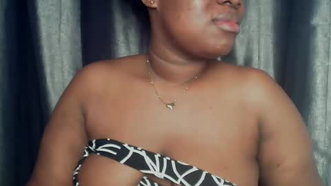 Snapshot of freaky_slut5 chatting on March 12, 2026, 4:18 am freaky slut5 online show from March 12, 2026, 4:18 am