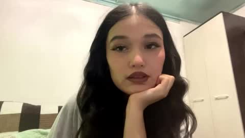 Mia online show from May 28, 2026, 4:15 pm