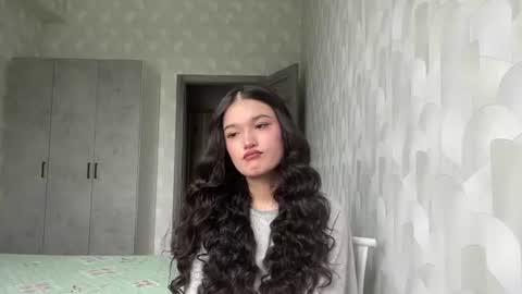 Mia online show from June 11, 2026, 5:16 am