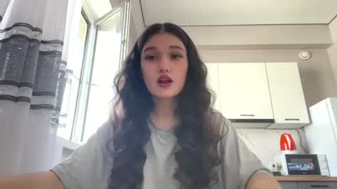 Mia online show from July 4, 2026, 5:13 am