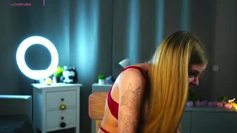 Hey im Olivia im glat to see you in mu room3 online show from April 18, 2026, 7:07 pm