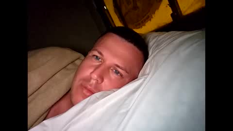fredwilliam26 online show from October 19, 2025, 12:50 pm
