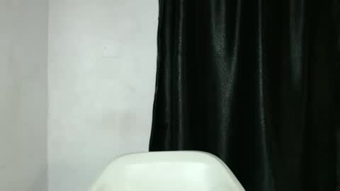 Snapshot of frekkymorelle chatting on February 3, 2025, 4:14 am frekkymorelle online show from February 3, 2025, 4:14 am