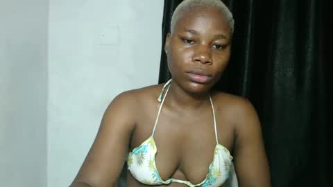 Snapshot of frekkymorelle chatting on February 12, 2025, 4:12 am frekkymorelle online show from February 12, 2025, 4:12 am