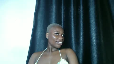 Snapshot of frekkymorelle chatting on February 23, 2025, 11:44 am frekkymorelle online show from February 23, 2025, 11:44 am