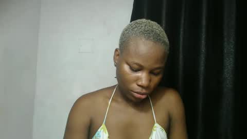 Snapshot of frekkymorelle chatting on March 12, 2025, 5:02 am frekkymorelle online show from March 12, 2025, 5:02 am