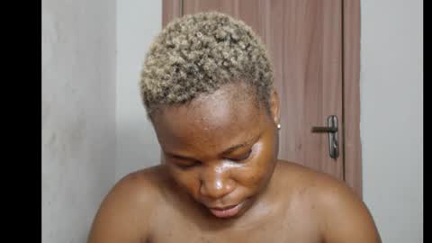 Snapshot of frekkymorelle chatting on October 5, 2025, 4:33 am frekkymorelle online show from October 5, 2025, 4:33 am