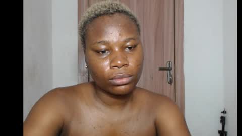 Snapshot of frekkymorelle chatting on October 10, 2025, 4:22 am frekkymorelle online show from October 10, 2025, 4:22 am