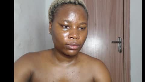 Snapshot of frekkymorelle chatting on October 17, 2025, 5:21 am frekkymorelle online show from October 17, 2025, 5:21 am