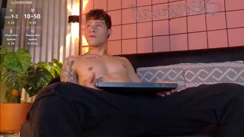 Snapshot of french_sexx chatting on October 12, 2025, 1:04 am Xavier online show from October 12, 2025, 1:04 am