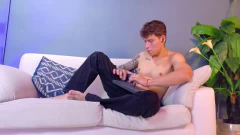 Snapshot of french_sexx chatting on October 20, 2025, 2:34 am Xavier online show from October 20, 2025, 2:34 am