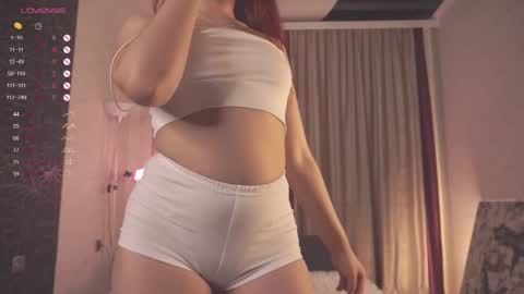 frencheseyes online show from September 23, 2025, 2:53 pm