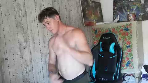 Snapshot of frenchhornybibs chatting on June 25, 2026, 11:26 am French Horny Bibs online show from June 25, 2026, 11:26 am