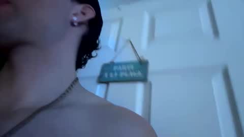 frenchyy710 online show from March 4, 2025, 9:32 pm