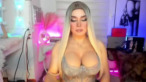 Snapshot of freya_lovestocum chatting on September 12, 2025, 2:22 am Miss Frea online show from September 12, 2025, 2:22 am