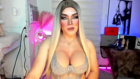 Snapshot of freya_lovestocum chatting on September 23, 2025, 2:03 am Miss Frea online show from September 23, 2025, 2:03 am