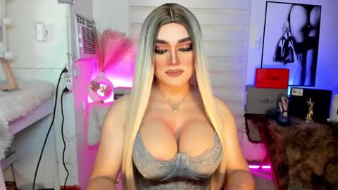 Snapshot of freya_lovestocum chatting on September 25, 2025, 2:15 am Miss Frea online show from September 25, 2025, 2:15 am
