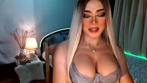 Snapshot of freya_lovestocum chatting on October 8, 2025, 12:30 am Miss Frea online show from October 8, 2025, 12:30 am