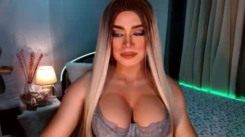 Snapshot of freya_lovestocum chatting on October 9, 2025, 12:30 am Miss Frea online show from October 9, 2025, 12:30 am