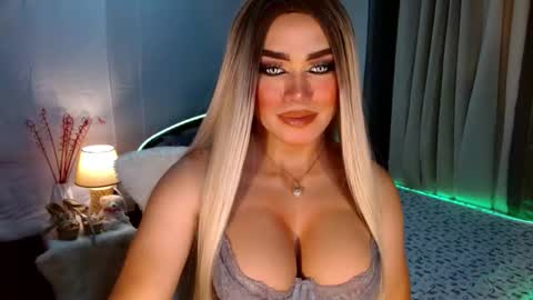 Snapshot of freya_lovestocum chatting on October 10, 2025, 1:15 am Miss Frea online show from October 10, 2025, 1:15 am