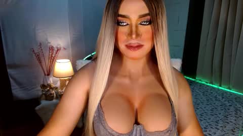 Snapshot of freya_lovestocum chatting on October 14, 2025, 8:20 pm Miss Frea online show from October 14, 2025, 8:20 pm