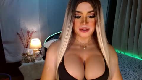Snapshot of freya_lovestocum chatting on October 17, 2025, 11:29 pm Miss Frea online show from October 17, 2025, 11:29 pm