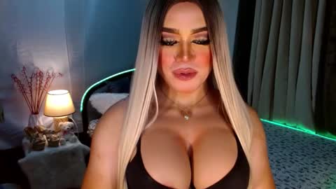 Snapshot of freya_lovestocum chatting on October 23, 2025, 7:01 pm Miss Frea online show from October 23, 2025, 7:01 pm