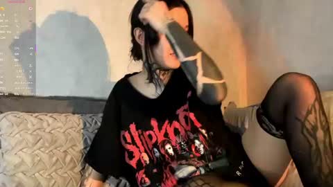 freyablow online show from July 15, 2026, 4:12 pm