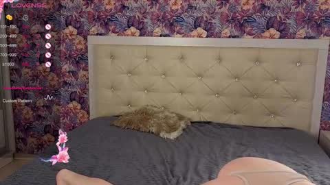 Snapshot of freyabyrne chatting on March 2, 2025, 3:24 am Freya online show from March 2, 2025, 3:24 am