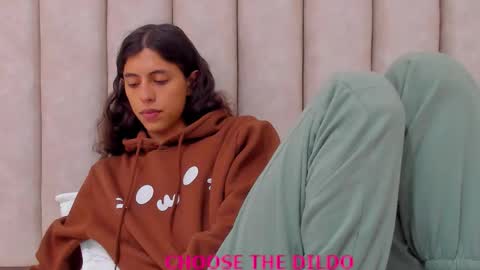 Snapshot of freyamoller chatting on October 29, 2025, 8:10 pm FREYA online show from October 29, 2025, 8:10 pm