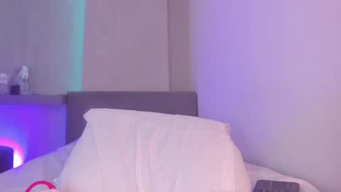 Snapshot of freyazimmerman_ chatting on October 8, 2025, 10:57 am Pau. online show from October 8, 2025, 10:57 am