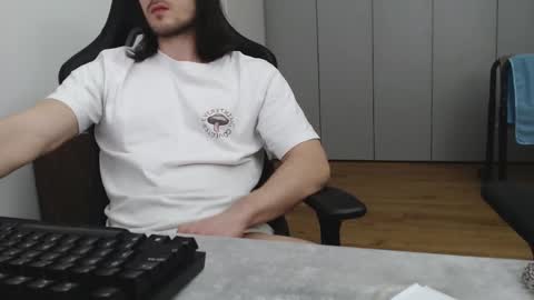Leslie online show from February 13, 2025, 11:04 pm