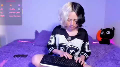 Snapshot of frida_lassi_ chatting on September 18, 2025, 7:05 pm frida_lassi_ online show from September 18, 2025, 7:05 pm