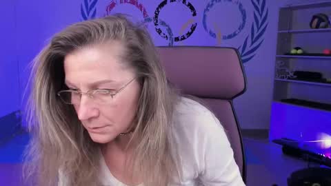 Frida Tander online show from February 10, 2025, 9:04 am