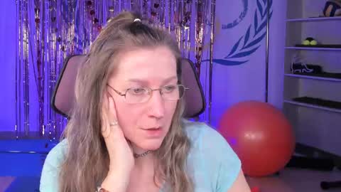 Frida Tander online show from February 24, 2025, 9:10 am