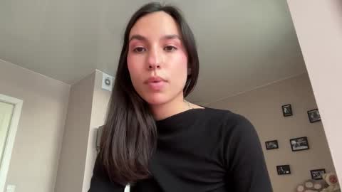 Lina online show from September 18, 2025, 1:46 pm